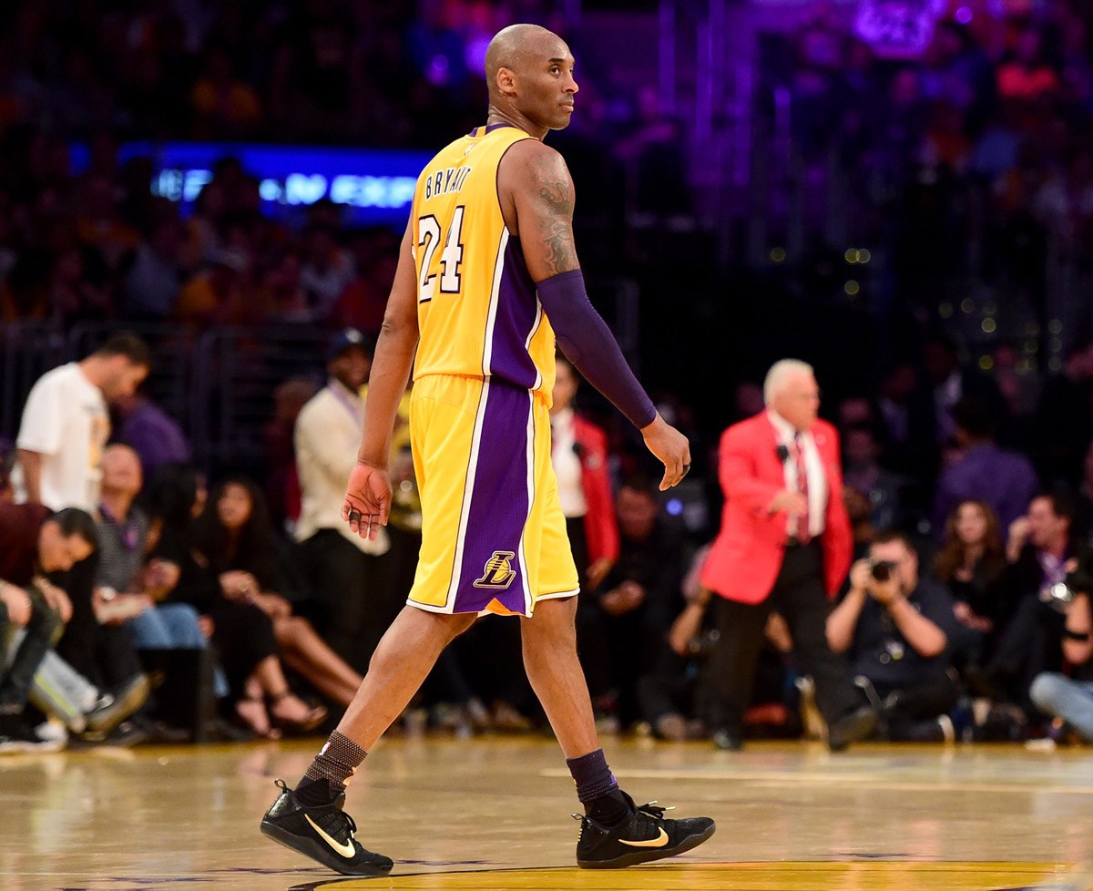Kobe Bryant (Lakers) - Nike Kobe 11 Elite low "Fade to black" .
