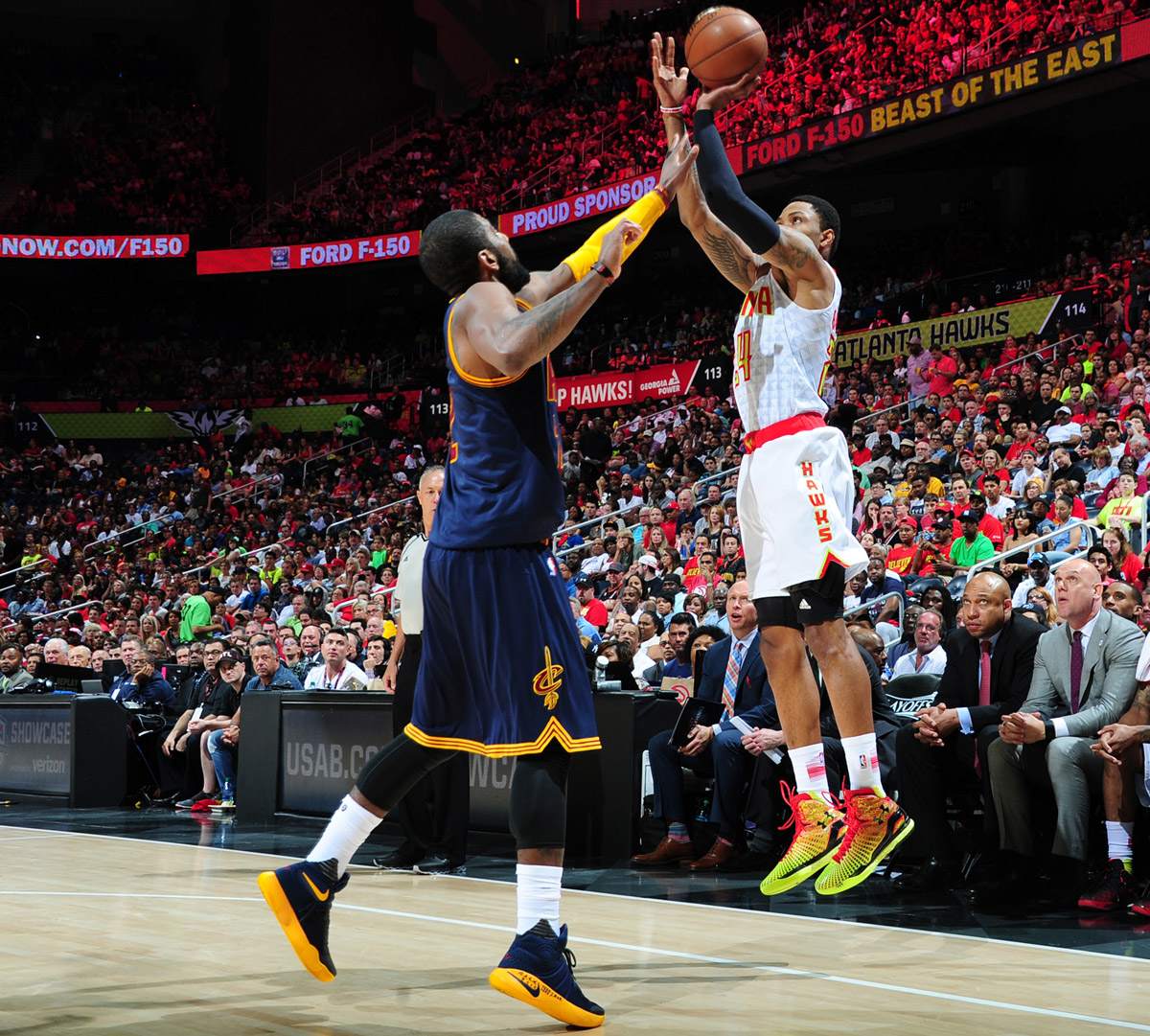 kent-bazemore-under-armour-clutch-fit-kyrie-irving-nike