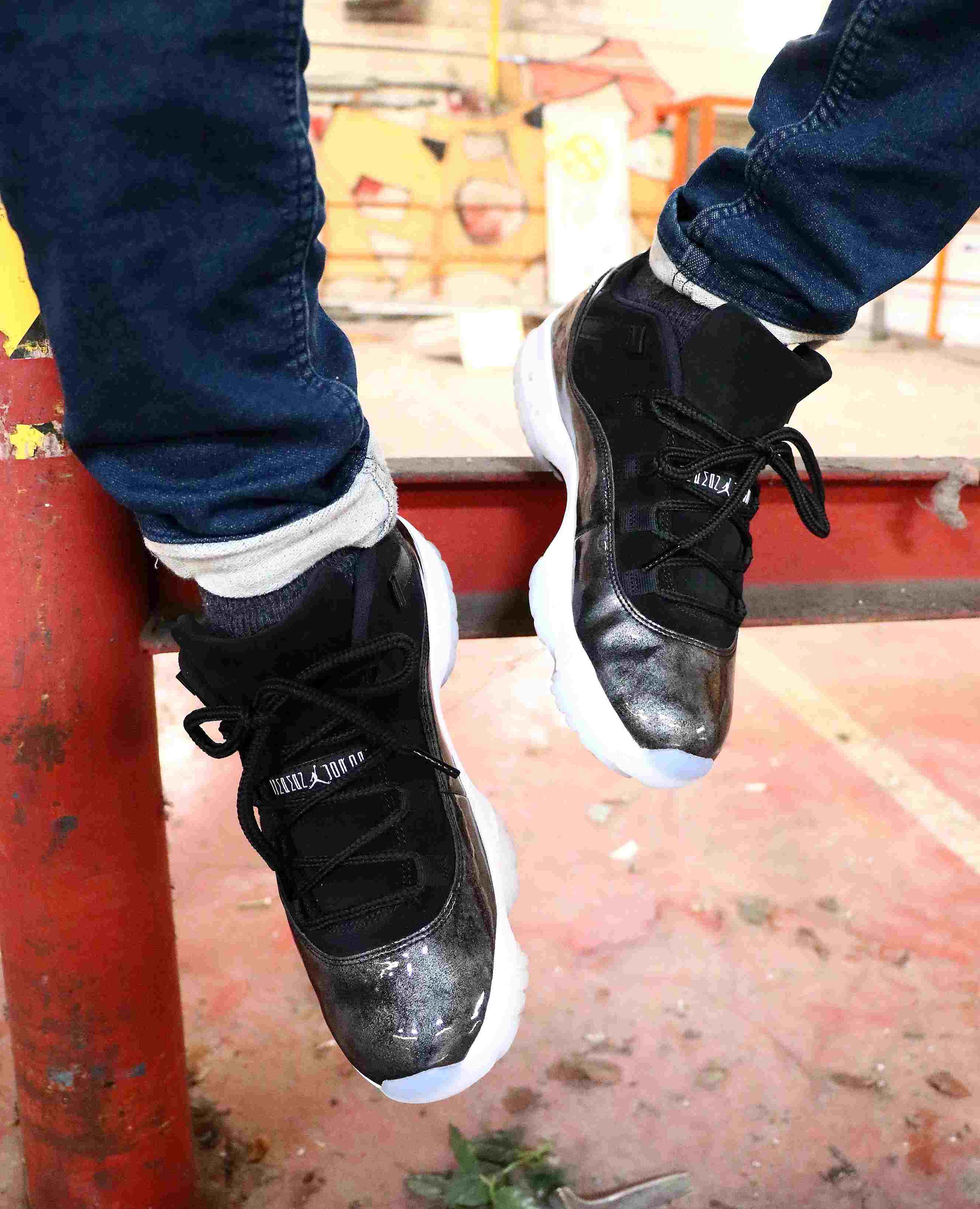 Air Jordan XI Low Barons (528895-010)