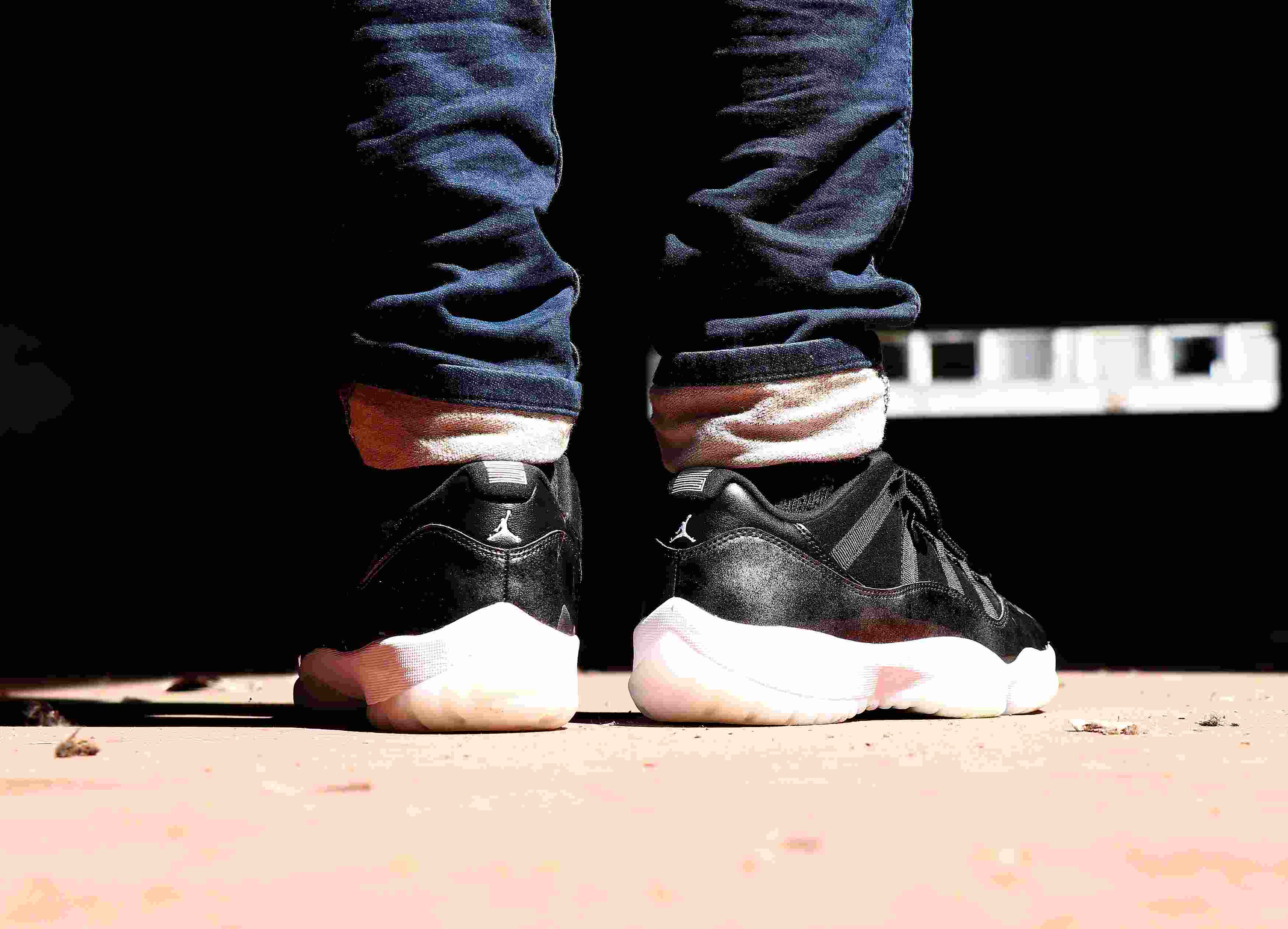 Air Jordan XI Low Barons (528895-010)