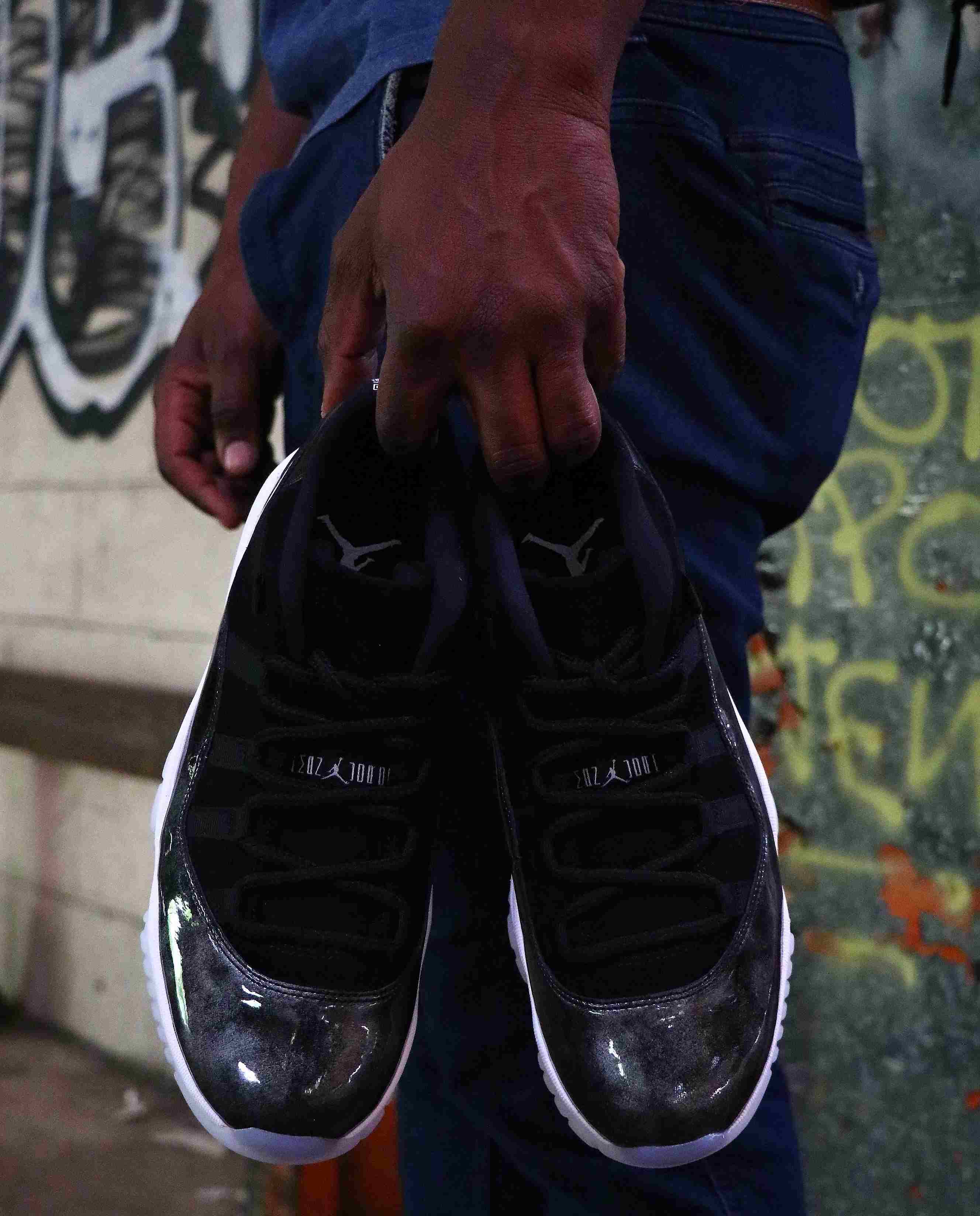 Air Jordan XI Low Barons (528895-010)