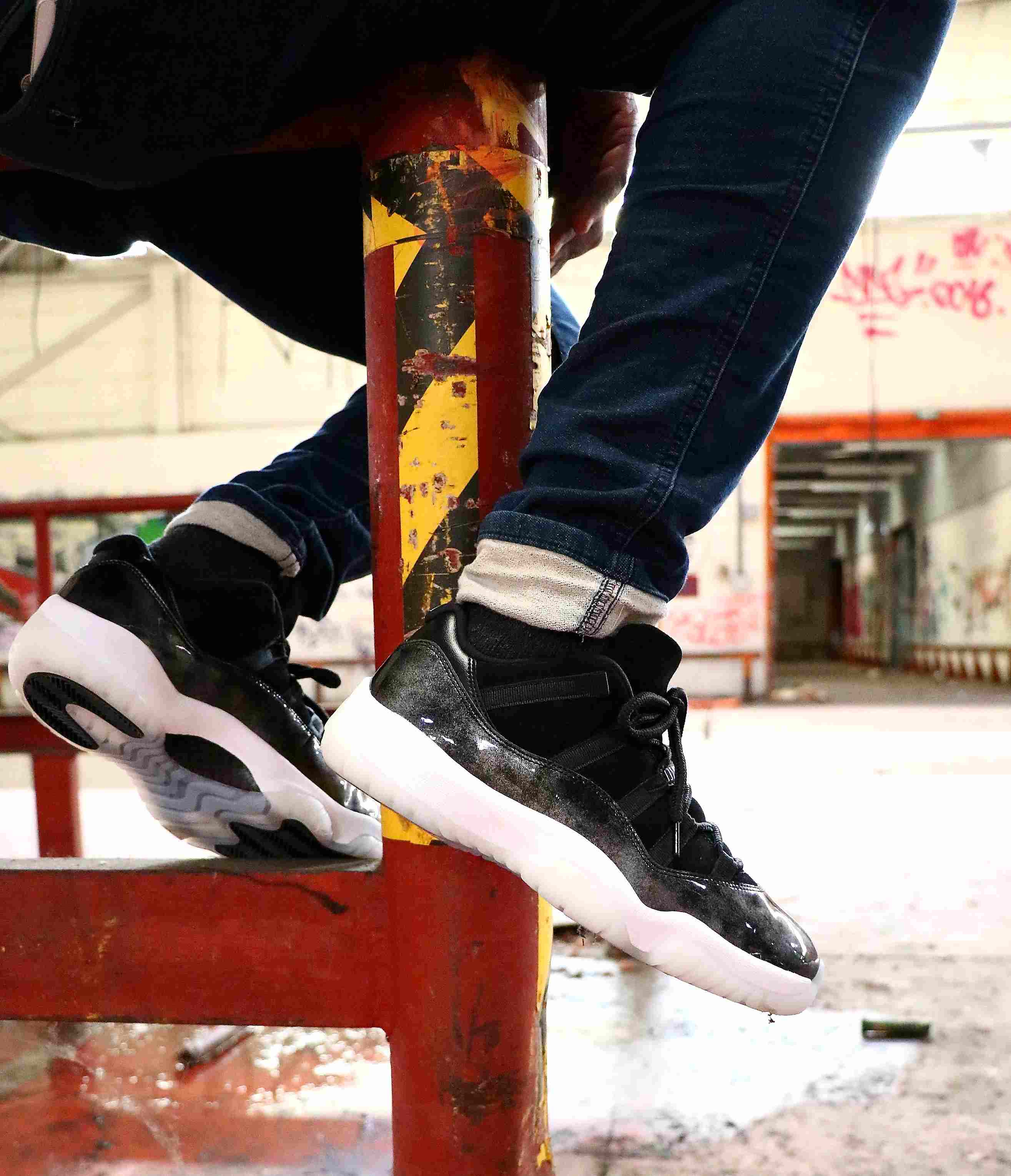 Air Jordan XI Low Barons (528895-010)