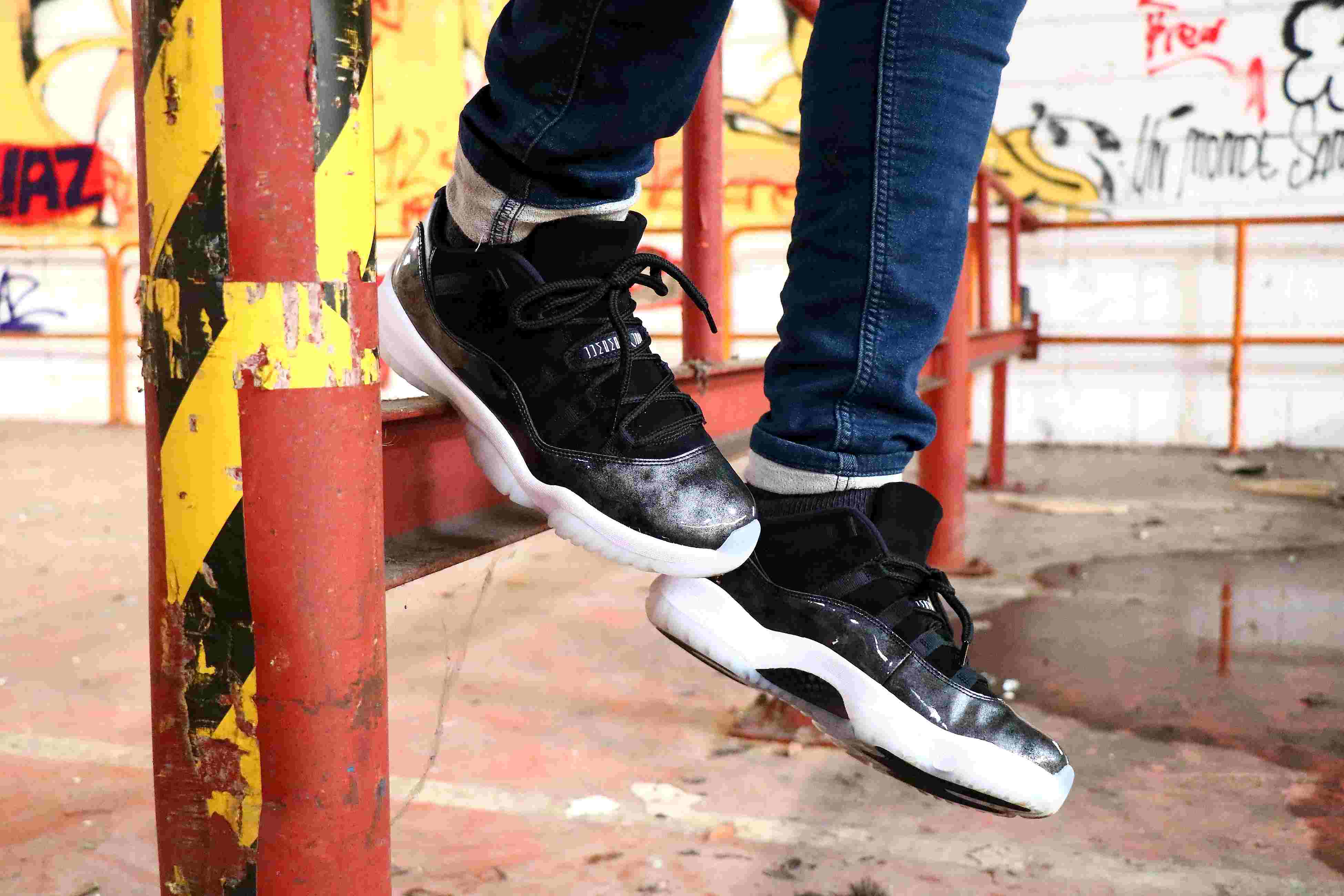 Air Jordan XI Low Barons (528895-010)