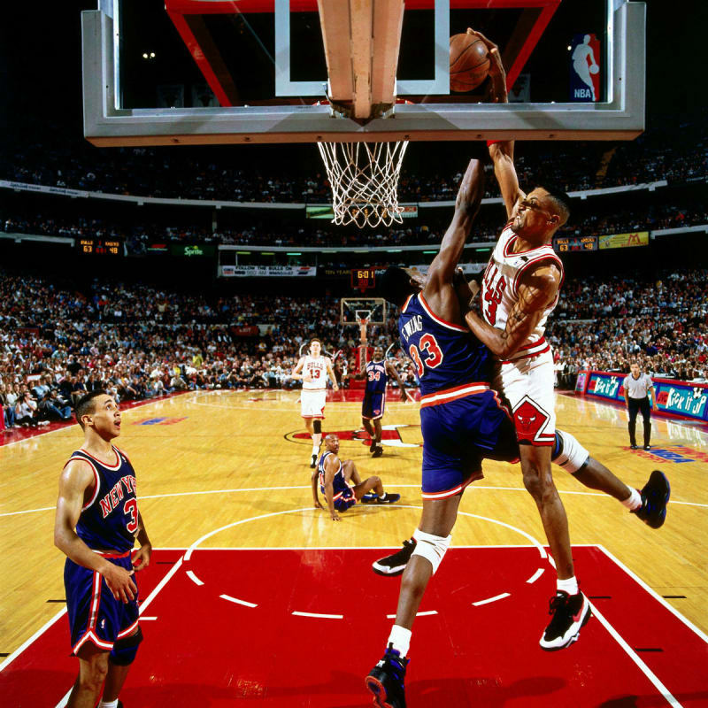 Pippen dunks on Pat Ewing