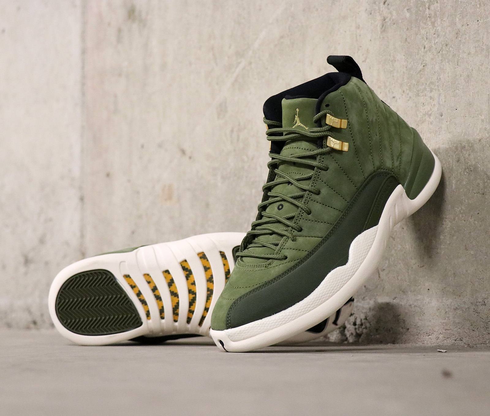 Air Jordan XII Retro Chris Paul Class of 2003